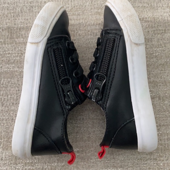 Cat & Jack boys black sneaker Size 6 - Picture 11 of 11
